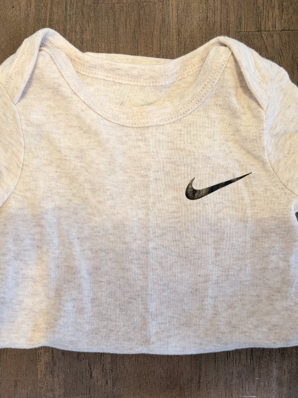 Baby boy's Nike bodysuits - Picture 2 of 4